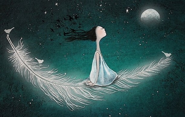 femme sur une plume dans le ciel étoilé