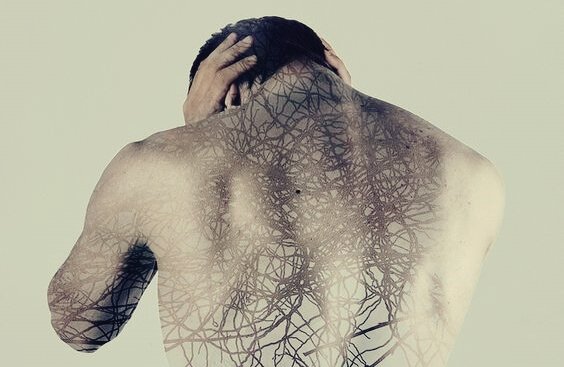 homme avec la tête dans ses mains