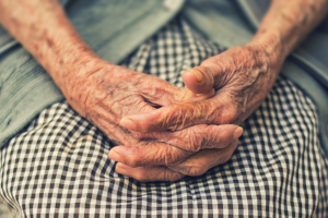 Lorsqu'une personne est atteinte de démence, quelles sont les répercussions au sein de sa famille ?