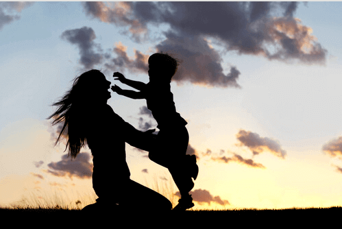 enfant autiste avec sa mère