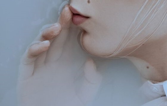 femme dans l'eau