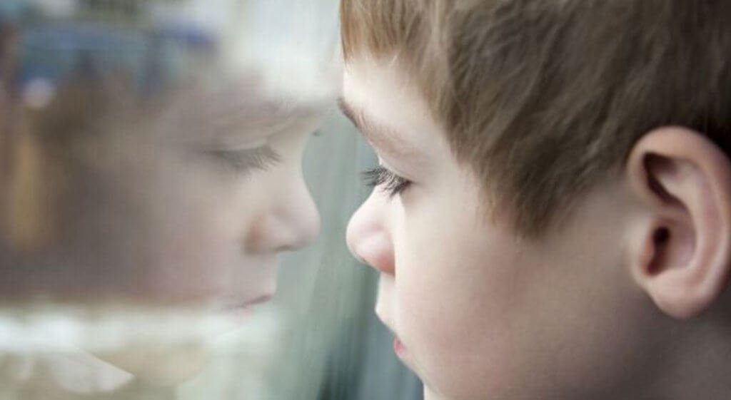 enfant pensif