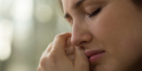 femme en train de pleurer