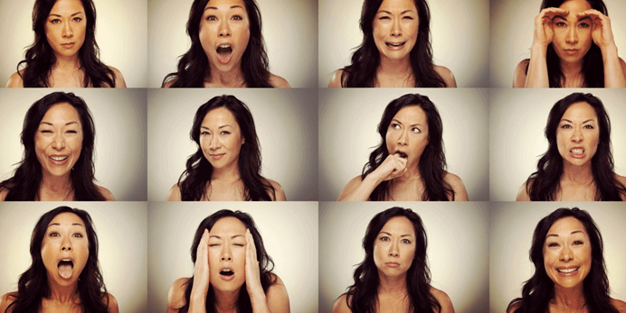 femme qui exprime des emotions