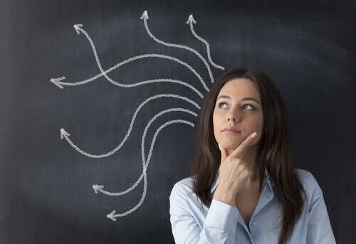 femme pratiquant la pensée réversible