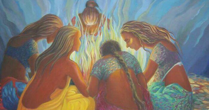 femmes réunies autour d'un feu