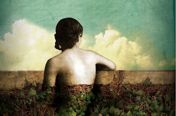 femme confondue dans le paysage