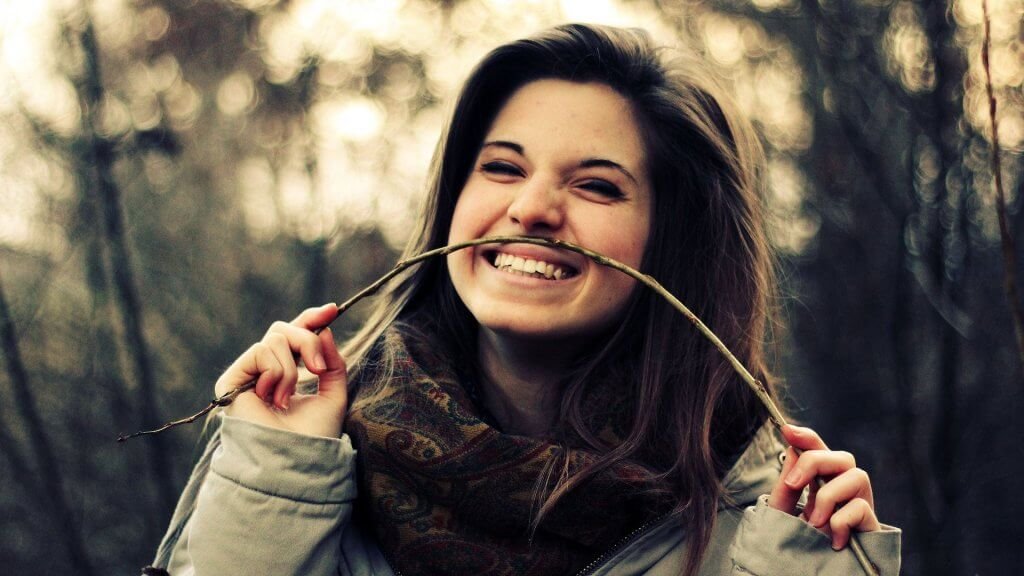 fille en train de sourire