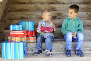 La jalousie entre frères et soeurs : comprendre l'enfant détrôné