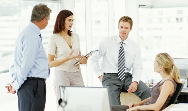 groupe de travail en pleine discussion