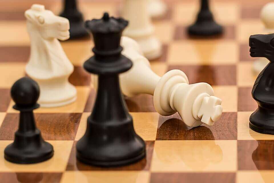 plateau et pions d'échecs