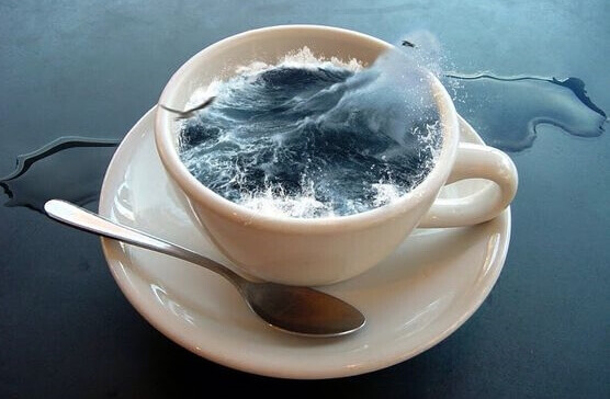 eau de mer dans une tasse