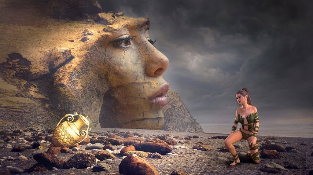 femme qui regarde un visage feminin