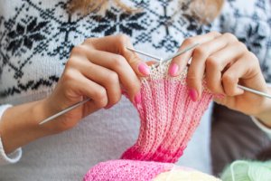 Faire du tricot : 5 bénéfices émotionnels