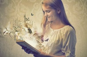 fille qui lit un livre