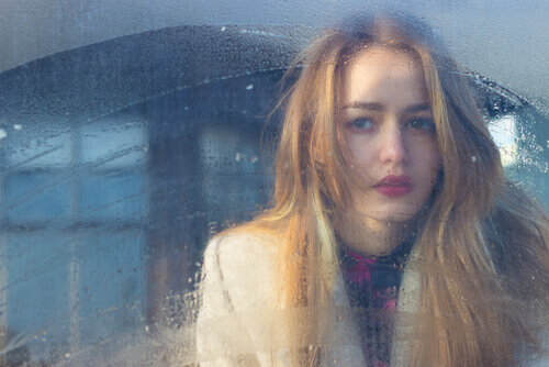 jeune femme triste