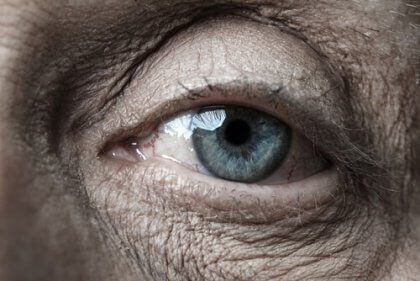 oeil d'une personne âgée