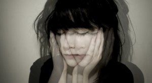 L'aplatissement affectif, l'indifférence face aux émotions