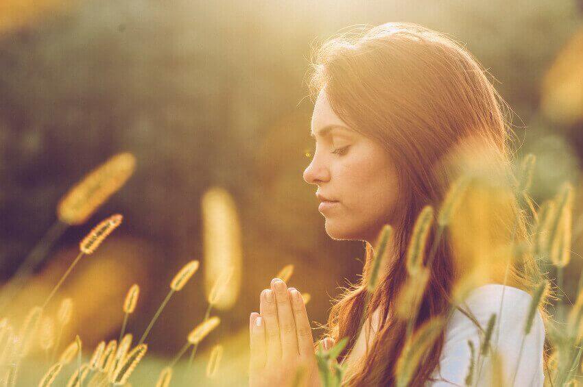 femme pratiquant le mindfulness