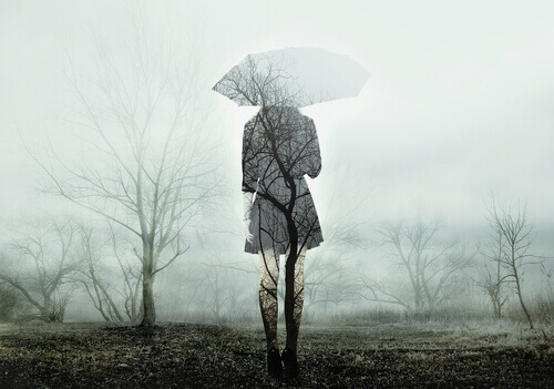 femme avec parapluie