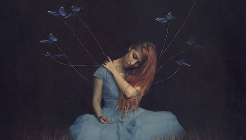 femme papillon