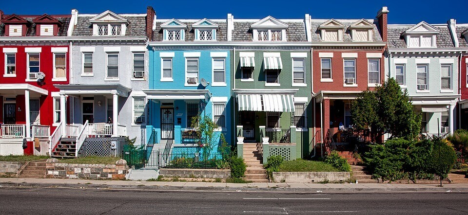 fenêtres cassées quartier riche
