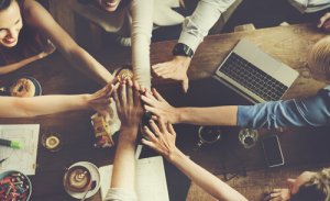 Pourquoi les groupes génèrent-ils des normes ?