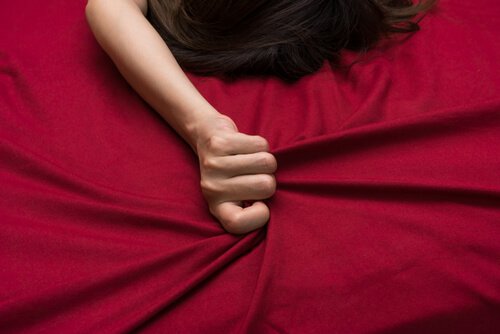qu’est-ce que les femmes gicler pendant le sexe massage de sexe à la main