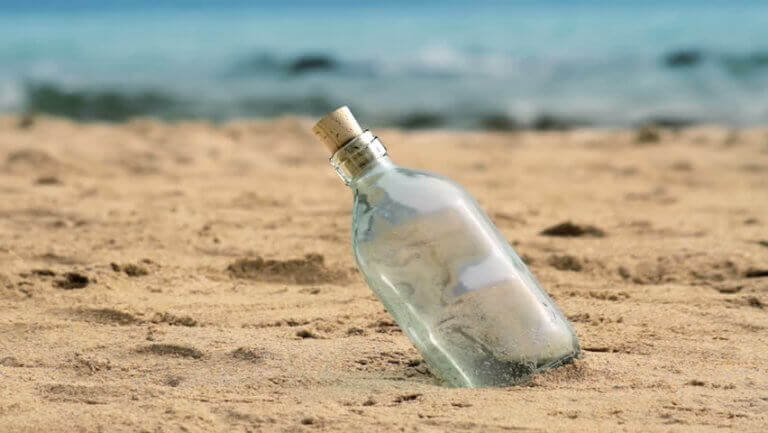 bouteille dans le sable