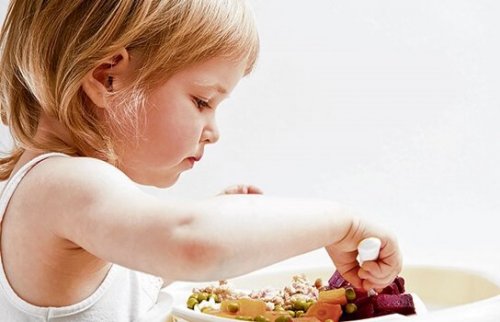 enfant qui mange
