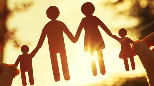 famille en patrons en papier