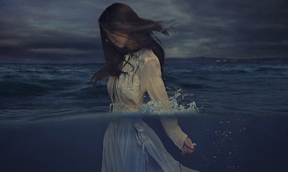 femme dans l'eau