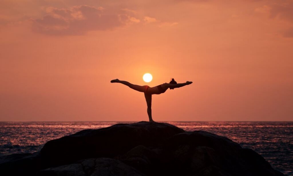 femme qui fait du yoga