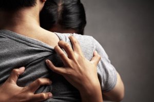 Ne me laisse pas s’il-te-plait : la peur de l’abandon au sein du couple