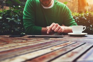 Pourquoi croyons-nous les fausses nouvelles ?