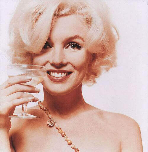 marilyn monroe avec un verre
