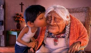 La peau ne souffre pas d'Alzheimer, elle se souvient toujours d'une caresse ou d'une cicatrice