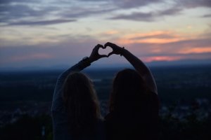 L'amour va et vient mais l’amitié véritable persiste
