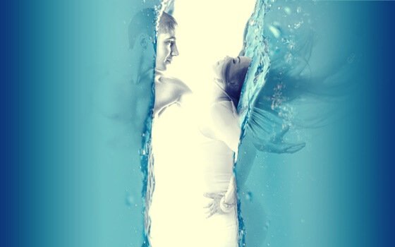 couple dans l'eau