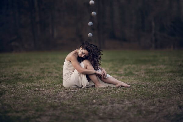 femme pensive