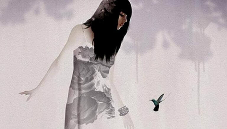 femme devant un colibri
