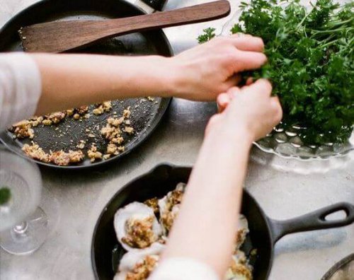 femme qui cuisine
