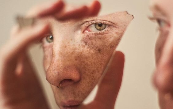 visage fragmenté