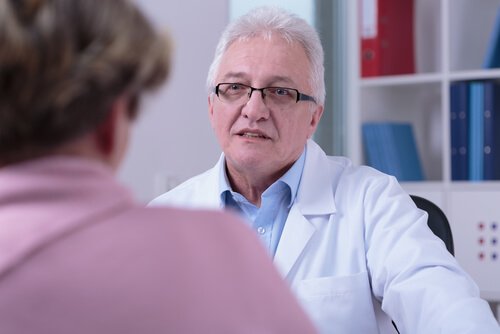 médecin avec un patient