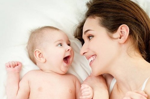 mère à temps plein et son bébé