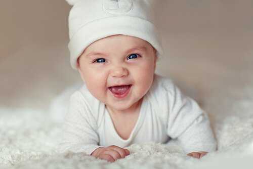 Que veut dire le sourire d’un bébé ?