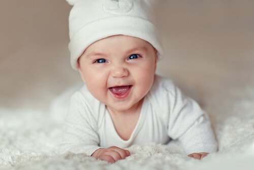 Que veut dire le sourire d'un bébé ? — Nos Pensées