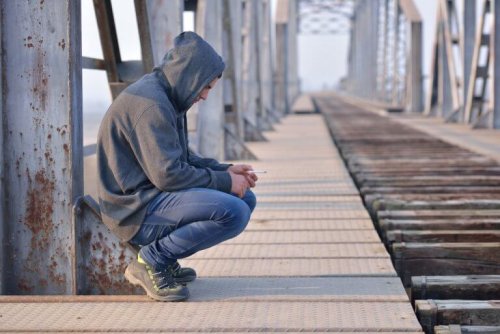 adolescent triste en période de deuil