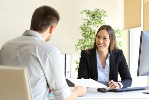 duo pratiquant l'intelligence émotionnelle au travail