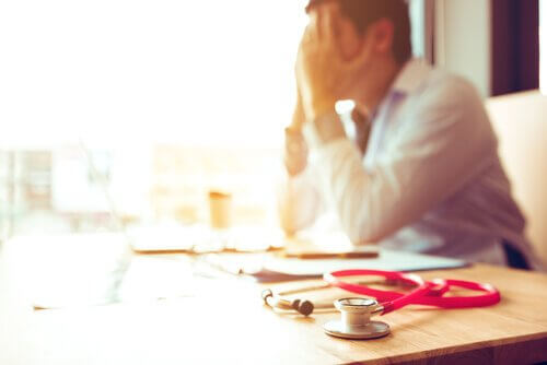 professionnel avec syndrome de burn-out